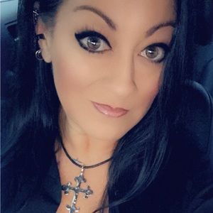 Meet your Posher, Monica